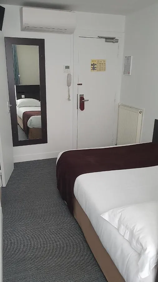 **  Hotel Cosmos Paris France